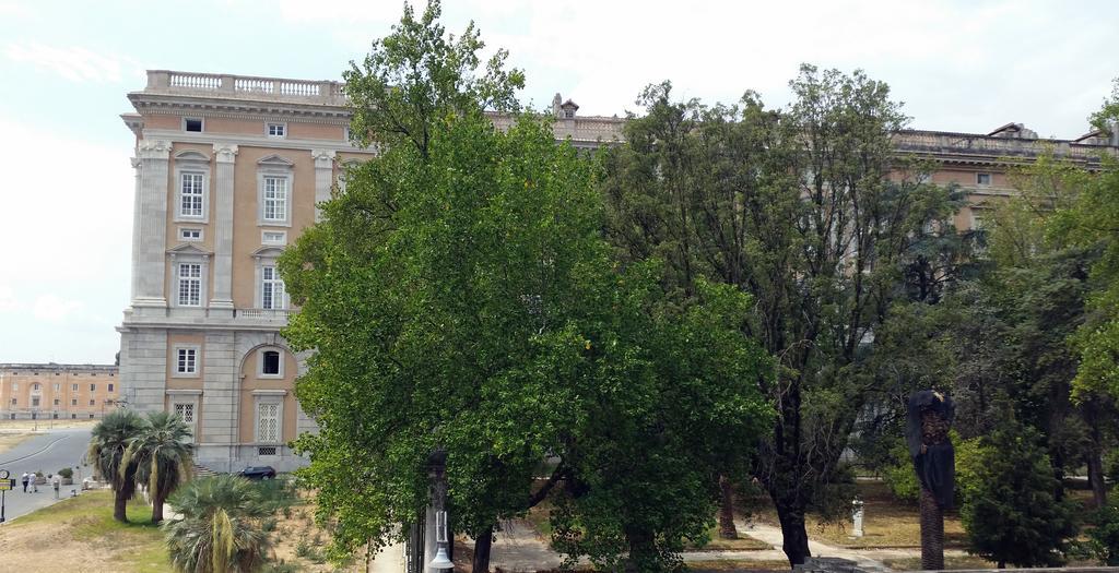 L'Insolita Reggia كازيرتا المظهر الخارجي الصورة